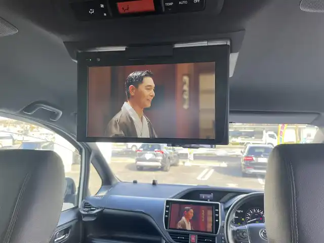 トヨタ ヴォクシー ハイブリッド ZS 煌Ⅱ 埼玉県 2019(平31)年 4.3万km ホワイトパールクリスタルシャイン ・純正ナビ/・純正フリップダウンモニター/・トヨタセーフティセンス/・レザー調シートカバー/・シートヒーター/・クルーズコントロール/・ドライブレコーダー/・コーナーセンサー/・バックカメラ