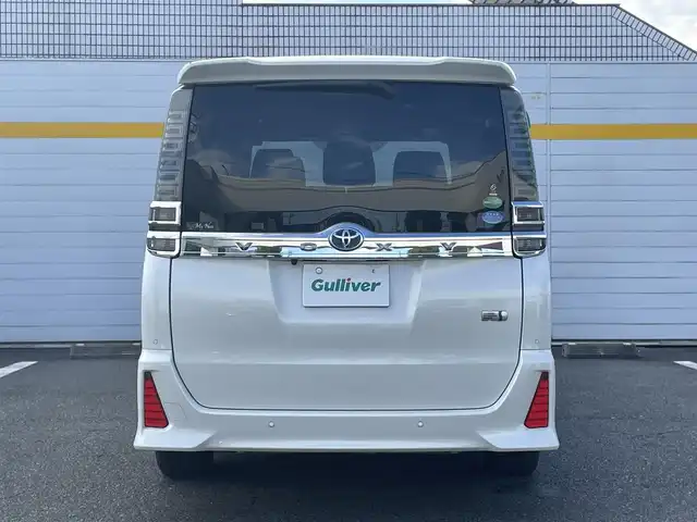 トヨタ ヴォクシー ハイブリッド ZS 煌Ⅱ 埼玉県 2019(平31)年 4.3万km ホワイトパールクリスタルシャイン ・純正ナビ/・純正フリップダウンモニター/・トヨタセーフティセンス/・レザー調シートカバー/・シートヒーター/・クルーズコントロール/・ドライブレコーダー/・コーナーセンサー/・バックカメラ