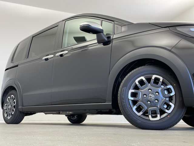 ホンダ フリード ハイブリット e:HEV クロスター 新潟県 2025(令7)年 0.1千km クリスタルブラックパール ホンダセンシング/9インチナビ（BT/CarPlay/AndroidAuto）/バックカメラ/両側パワースライドドア/シートヒーター/オートエアコン/オートライト/オートマチックハイビーム/衝突軽減システム/スマートキー/プッシュスタート/スペアキー/LEDヘッドライト/カーテンエアバック/ブラインドスポットモニター/レーンキープアシスト/保証書/取説/レザーステアリング/ステアリングスイッチ