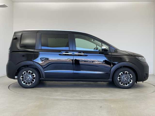 ホンダ フリード ハイブリット e:HEV クロスター 新潟県 2025(令7)年 0.1千km クリスタルブラックパール ホンダセンシング/9インチナビ（BT/CarPlay/AndroidAuto）/バックカメラ/両側パワースライドドア/シートヒーター/オートエアコン/オートライト/オートマチックハイビーム/衝突軽減システム/スマートキー/プッシュスタート/スペアキー/LEDヘッドライト/カーテンエアバック/ブラインドスポットモニター/レーンキープアシスト/保証書/取説/レザーステアリング/ステアリングスイッチ