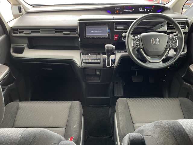 ホンダ ステップワゴン スパーダ ホンダセンシング 兵庫県 2018(平30)年 2.5万km プレミアムスパークルブラックパール ・純正ナビ/CD/DVD/TV/Bluetooth接続/・バックカメラ/・HONDA SENSING/・衝突軽減ブレーキ/・誤発進抑制機能/・歩行者事故低減ステアリング/・路外逸脱抑制機能/・アダプティブクルーズコントロール/・車線維持支援システム/・先行車発進お知らせ機能/・標識認識機能/・アイドリングストップ/・パドルシフト/・ステアリングスイッチ/・両側パワースライドドア/・前後ドライブレコーダー/・ビルトインETC/・LEDヘッドランプ/・スマートキー/・ドアミラーヒーター/・フロアマット/・純正16インチアルミホイール/・取扱説明書/・保証書/・スペアキー