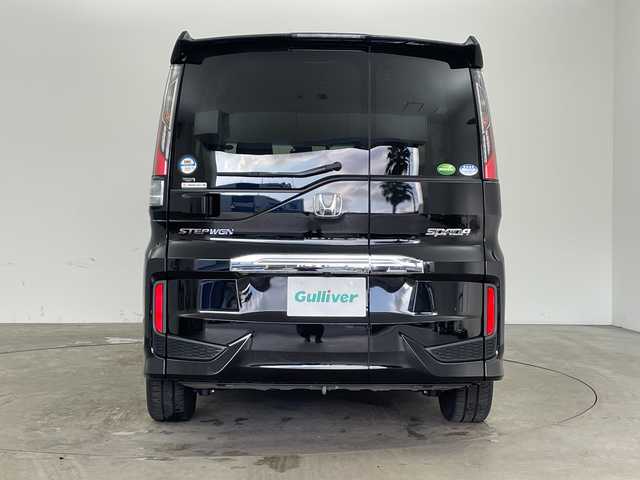 ホンダ ステップワゴン スパーダ ホンダセンシング 兵庫県 2018(平30)年 2.5万km プレミアムスパークルブラックパール ・純正ナビ/CD/DVD/TV/Bluetooth接続/・バックカメラ/・HONDA SENSING/・衝突軽減ブレーキ/・誤発進抑制機能/・歩行者事故低減ステアリング/・路外逸脱抑制機能/・アダプティブクルーズコントロール/・車線維持支援システム/・先行車発進お知らせ機能/・標識認識機能/・アイドリングストップ/・パドルシフト/・ステアリングスイッチ/・両側パワースライドドア/・前後ドライブレコーダー/・ビルトインETC/・LEDヘッドランプ/・スマートキー/・ドアミラーヒーター/・フロアマット/・純正16インチアルミホイール/・取扱説明書/・保証書/・スペアキー