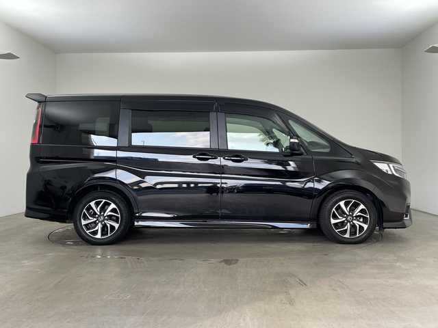 ホンダ ステップワゴン スパーダ ホンダセンシング 兵庫県 2018(平30)年 2.5万km プレミアムスパークルブラックパール ・純正ナビ/CD/DVD/TV/Bluetooth接続/・バックカメラ/・HONDA SENSING/・衝突軽減ブレーキ/・誤発進抑制機能/・歩行者事故低減ステアリング/・路外逸脱抑制機能/・アダプティブクルーズコントロール/・車線維持支援システム/・先行車発進お知らせ機能/・標識認識機能/・アイドリングストップ/・パドルシフト/・ステアリングスイッチ/・両側パワースライドドア/・前後ドライブレコーダー/・ビルトインETC/・LEDヘッドランプ/・スマートキー/・ドアミラーヒーター/・フロアマット/・純正16インチアルミホイール/・取扱説明書/・保証書/・スペアキー