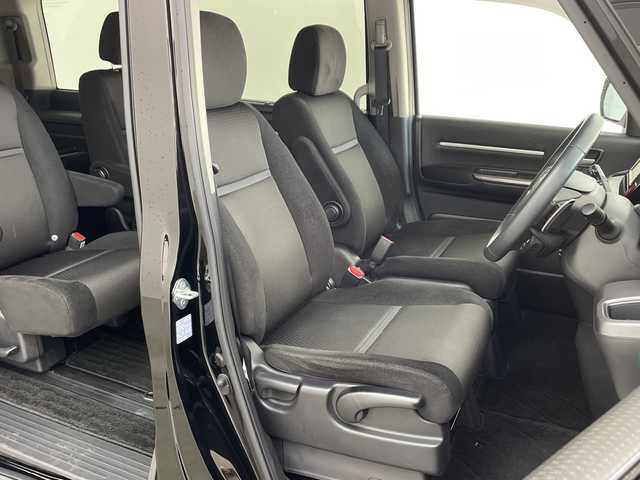 ホンダ ステップワゴン スパーダ ホンダセンシング 兵庫県 2018(平30)年 2.5万km プレミアムスパークルブラックパール ・純正ナビ/CD/DVD/TV/Bluetooth接続/・バックカメラ/・HONDA SENSING/・衝突軽減ブレーキ/・誤発進抑制機能/・歩行者事故低減ステアリング/・路外逸脱抑制機能/・アダプティブクルーズコントロール/・車線維持支援システム/・先行車発進お知らせ機能/・標識認識機能/・アイドリングストップ/・パドルシフト/・ステアリングスイッチ/・両側パワースライドドア/・前後ドライブレコーダー/・ビルトインETC/・LEDヘッドランプ/・スマートキー/・ドアミラーヒーター/・フロアマット/・純正16インチアルミホイール/・取扱説明書/・保証書/・スペアキー