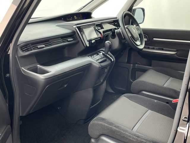 ホンダ ステップワゴン スパーダ ホンダセンシング 兵庫県 2018(平30)年 2.5万km プレミアムスパークルブラックパール ・純正ナビ/CD/DVD/TV/Bluetooth接続/・バックカメラ/・HONDA SENSING/・衝突軽減ブレーキ/・誤発進抑制機能/・歩行者事故低減ステアリング/・路外逸脱抑制機能/・アダプティブクルーズコントロール/・車線維持支援システム/・先行車発進お知らせ機能/・標識認識機能/・アイドリングストップ/・パドルシフト/・ステアリングスイッチ/・両側パワースライドドア/・前後ドライブレコーダー/・ビルトインETC/・LEDヘッドランプ/・スマートキー/・ドアミラーヒーター/・フロアマット/・純正16インチアルミホイール/・取扱説明書/・保証書/・スペアキー