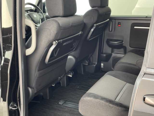 ホンダ ステップワゴン スパーダ ホンダセンシング 兵庫県 2018(平30)年 2.5万km プレミアムスパークルブラックパール ・純正ナビ/CD/DVD/TV/Bluetooth接続/・バックカメラ/・HONDA SENSING/・衝突軽減ブレーキ/・誤発進抑制機能/・歩行者事故低減ステアリング/・路外逸脱抑制機能/・アダプティブクルーズコントロール/・車線維持支援システム/・先行車発進お知らせ機能/・標識認識機能/・アイドリングストップ/・パドルシフト/・ステアリングスイッチ/・両側パワースライドドア/・前後ドライブレコーダー/・ビルトインETC/・LEDヘッドランプ/・スマートキー/・ドアミラーヒーター/・フロアマット/・純正16インチアルミホイール/・取扱説明書/・保証書/・スペアキー