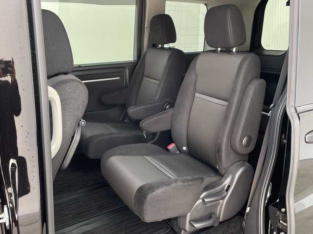 ホンダ ステップワゴン スパーダ ホンダセンシング 兵庫県 2018(平30)年 2.5万km プレミアムスパークルブラックパール ・純正ナビ/CD/DVD/TV/Bluetooth接続/・バックカメラ/・HONDA SENSING/・衝突軽減ブレーキ/・誤発進抑制機能/・歩行者事故低減ステアリング/・路外逸脱抑制機能/・アダプティブクルーズコントロール/・車線維持支援システム/・先行車発進お知らせ機能/・標識認識機能/・アイドリングストップ/・パドルシフト/・ステアリングスイッチ/・両側パワースライドドア/・前後ドライブレコーダー/・ビルトインETC/・LEDヘッドランプ/・スマートキー/・ドアミラーヒーター/・フロアマット/・純正16インチアルミホイール/・取扱説明書/・保証書/・スペアキー