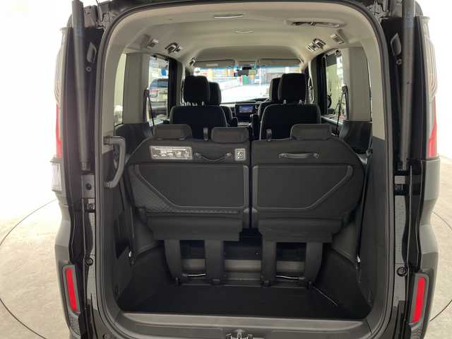 ホンダ ステップワゴン スパーダ ホンダセンシング 兵庫県 2018(平30)年 2.5万km プレミアムスパークルブラックパール ・純正ナビ/CD/DVD/TV/Bluetooth接続/・バックカメラ/・HONDA SENSING/・衝突軽減ブレーキ/・誤発進抑制機能/・歩行者事故低減ステアリング/・路外逸脱抑制機能/・アダプティブクルーズコントロール/・車線維持支援システム/・先行車発進お知らせ機能/・標識認識機能/・アイドリングストップ/・パドルシフト/・ステアリングスイッチ/・両側パワースライドドア/・前後ドライブレコーダー/・ビルトインETC/・LEDヘッドランプ/・スマートキー/・ドアミラーヒーター/・フロアマット/・純正16インチアルミホイール/・取扱説明書/・保証書/・スペアキー