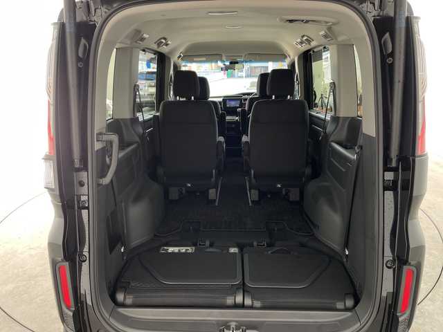 ホンダ ステップワゴン スパーダ ホンダセンシング 兵庫県 2018(平30)年 2.5万km プレミアムスパークルブラックパール ・純正ナビ/CD/DVD/TV/Bluetooth接続/・バックカメラ/・HONDA SENSING/・衝突軽減ブレーキ/・誤発進抑制機能/・歩行者事故低減ステアリング/・路外逸脱抑制機能/・アダプティブクルーズコントロール/・車線維持支援システム/・先行車発進お知らせ機能/・標識認識機能/・アイドリングストップ/・パドルシフト/・ステアリングスイッチ/・両側パワースライドドア/・前後ドライブレコーダー/・ビルトインETC/・LEDヘッドランプ/・スマートキー/・ドアミラーヒーター/・フロアマット/・純正16インチアルミホイール/・取扱説明書/・保証書/・スペアキー