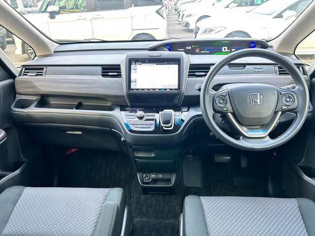 ホンダ フリード ハイブリット G ブラックスタイル 大阪府 2022(令4)年 1.7万km プラチナホワイトパール ９インチナビ　/フルセグ　/Ｂｌｕｅｔｏｏｔｈ　/バックカメラ　/両側パワースライドドア　/シートヒーター　/レーダークルーズコントロール　/前後ドライブレコーダー　/ＥＴＣ　/フロアーマット　/サイドバイザー