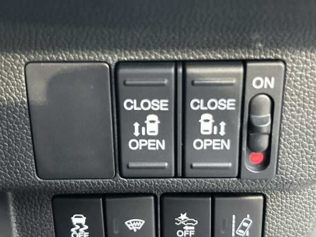 ホンダ フリード ハイブリット G ブラックスタイル 大阪府 2022(令4)年 1.7万km プラチナホワイトパール ９インチナビ　/フルセグ　/Ｂｌｕｅｔｏｏｔｈ　/バックカメラ　/両側パワースライドドア　/シートヒーター　/レーダークルーズコントロール　/前後ドライブレコーダー　/ＥＴＣ　/フロアーマット　/サイドバイザー