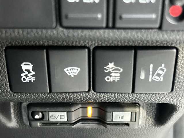 ホンダ フリード ハイブリット G ブラックスタイル 大阪府 2022(令4)年 1.7万km プラチナホワイトパール ９インチナビ　/フルセグ　/Ｂｌｕｅｔｏｏｔｈ　/バックカメラ　/両側パワースライドドア　/シートヒーター　/レーダークルーズコントロール　/前後ドライブレコーダー　/ＥＴＣ　/フロアーマット　/サイドバイザー