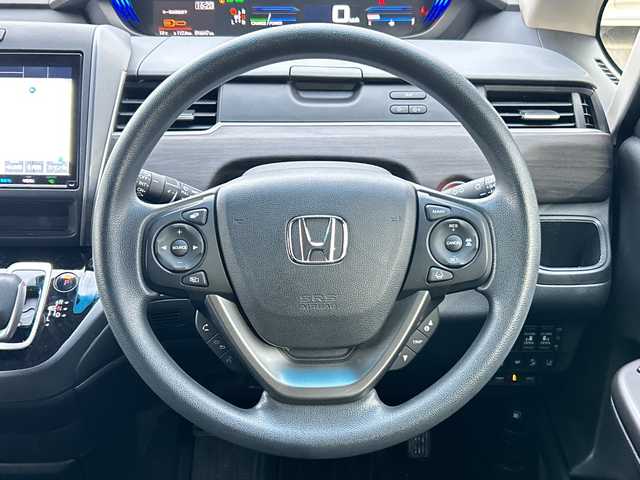 ホンダ フリード ハイブリット G ブラックスタイル 大阪府 2022(令4)年 1.7万km プラチナホワイトパール ９インチナビ　/フルセグ　/Ｂｌｕｅｔｏｏｔｈ　/バックカメラ　/両側パワースライドドア　/シートヒーター　/レーダークルーズコントロール　/前後ドライブレコーダー　/ＥＴＣ　/フロアーマット　/サイドバイザー