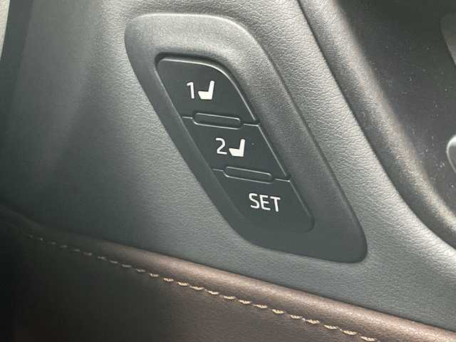 トヨタ ハリアー ハイブリッド Z レザーパッケージ 愛知県 2022(令4)年 2.5万km ブラック モデリスタ製フルエアロ/純正12.3インチナビ/(Bluetooth/USB/フルセグTV/FM/AM)/アラウンドビューモニター/JBLサウンドシステム/デジタルインナーミラー/ヘッドアップディスプレイ/トヨタセーフティセンス/・プリクラッシュセーフティ/・レーンキープアシスト/・オートマチックハイビーム/・ブラインドスポットモニター/・アダプティブクルーズコントロール/電動パーキングブレーキ/ブレーキホールド/ステアリングヒーター/レザーシート/前席シートヒーター/前席エアーシート/電動リアゲート/ビルトインETC2.0/スマートキー/プッシュスタート/LEDヘッドライト/オートライト/フロントフォグランプ/純正19インチアルミホイール/純正フロアマット/革巻きステアリング/横滑り防止装置