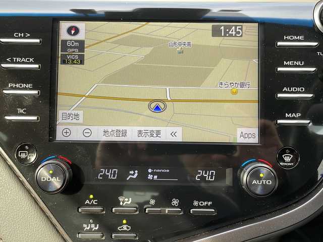 トヨタ カムリ G レザーパッケージ 山形県 2020(令2)年 6.2万km シルバーM ・ワンオーナー/・４WD/・レザーシート/・9インチディスプレイオーディオ/フルセグ/BT/ミラキャスト/AMFM/・バックカメラ/・純正前方ドラレコ/・ビルトインETC/・MTモード付きAT/・衝突被害軽減システム/・レーンキープアシスト/・前後クリアランスソナー/・ブラインドスポットモニター/・LEDヘッドランプ/・オートライト（オートマチックハイビーム）/・LEDフォグランプ/・リアフォグランプ/・レーダークルーズコントロール/・ヘッドアップディスプレイ/・ステアリングスイッチ/・前席パワーシート、シートヒーター/・純正AW/・純正マット/・スタッドレスタイヤ＋社外AW積込/・保証書/・取扱説明書