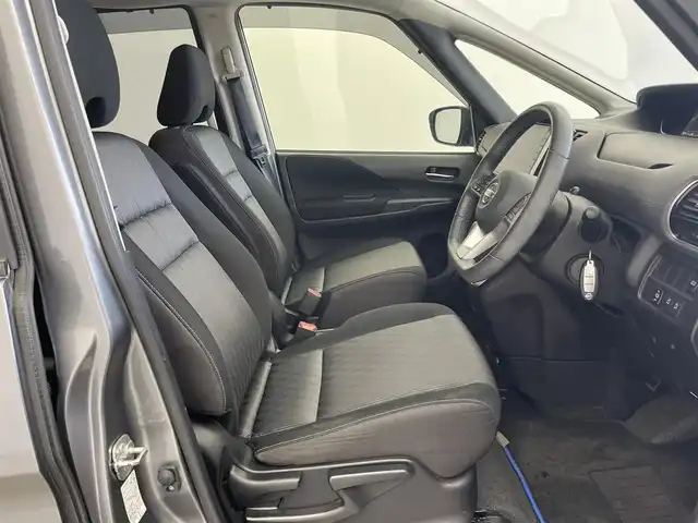 日産 セレナ e－パワー ハイウェイスター V 埼玉県 2020(令2)年 5.4万km ダークメタルグレー 純正９型ナビ　フリップダウンモニター　アラウンドビューモニター　両側パワースライドドア　BSM　ＬＥＤライト　ドライブレコーダー　ビルトインＥＴＣ　クルーズコントロール　純正アルミ　純正フロアマット　地デジＴＶ　スマートキー　オートライト