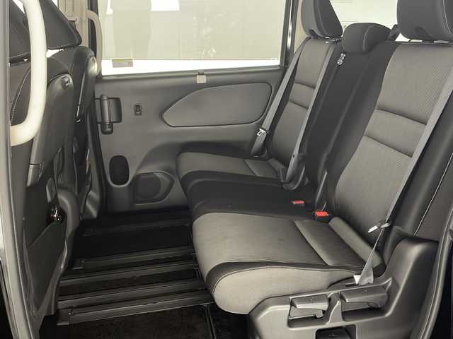 日産 セレナ ハイウェイスター V 宮崎県 2021(令3)年 2.8万km ダイヤモンドブラック 禁煙車/エマージェンシーブレーキ/純正10型ナビTV/（CD/DVD/MSV/Bluetooth/FMAM/フルセグTV）/純正リアフリップダウンモニター/純正ドライブレコーダー/純正LEDオートライト/純正LEDフォグ/純正16インチアルミ/純正フロアマット/ハンズフリー両側電動スライドドア/プロパイロット/アラウンドビューモニター/ブラインドスポットモニター/クリアランスソナー/電子パーキング/オートホールド/Wオートエアコン/インテリジェントキー/プッシュエンジンスタート/新車時保証書/取扱い説明書