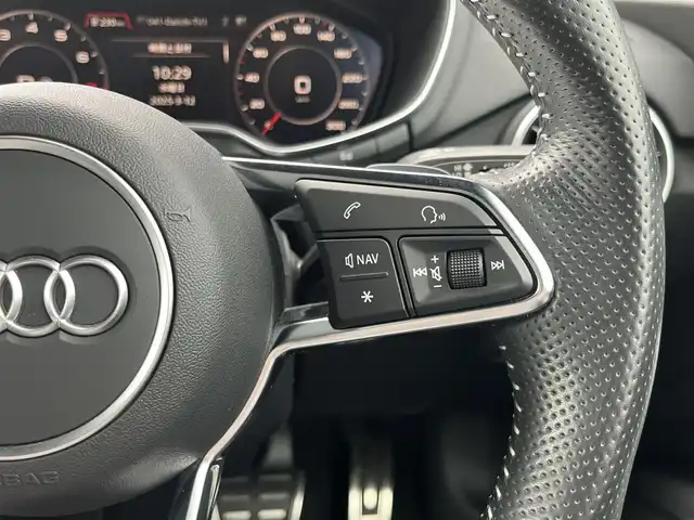 アウディ ＴＴクーペ 2．0 TFSI クワトロ 静岡県 2016(平28)年 4.4万km ミトスブラックメタリック Slineパッケージ/・Slineバンパー/・ラジエーターグリル（ハイグロスブラック）/・リヤディフューザー（プラチナムグレー）/・ドアシルトリム S line/・Slineエクステリアロゴ/・ランバーサポート4ウェイ/・アルミホイール10Vスポークデザイン/ パートリーポリッシュト8.5Jx18/・Slineスポーツサスペンション/・ヘッドライニングブラック/・デコラティブパネル/ マットブラッシュトアルミニウム/・Slineステアリングロゴ/・Slineセクレターノブ/・アルミニウムルックインテリア/・アルカンタラ／レザー Slineロゴ/マトリクスLEDヘッドライト/ワンオーナー/ハーフレザーシート/バーチャルコックピット/(CD/DVD/Bluetooth/フルセグ)/バックカメラ/クルーズコントロール/パーキングアシスト/パワーシート/アドバンストキー/ETC/純正フロアマット/純正19インチアルミホイール/保証書/取扱説明書/スペアキー