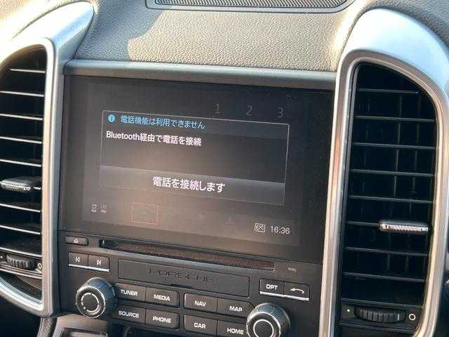 ポルシェ カイエン プラチナエディション 埼玉県 2018(平30)年 5.1万km 白 黒革　/スポーツクロノＰ　/ＰＤＬＳ　/アラウンドビューモニター　/スポーツエキゾースト　/パークアシストシステム　/エントリー＆ドライブ　/ＢＯＳＥサウンドシステム　/２０インチアルミホイール