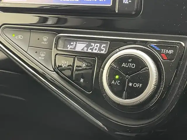 トヨタ アクア S スタイルブラック 長崎県 2018(平30)年 7.1万km ホワイトパールクリスタルシャイン 純正メモリナビ　フルセグＴＶ　Ｂｌｕｅｔｏｏｔｈ　バックカメラ　プッシュスタート　セーフティセンス　衝突軽減　車線逸脱　オートライト　オートハイビーム　ＥＴＣ　純正フロアマット　ドアバイザー　禁煙車