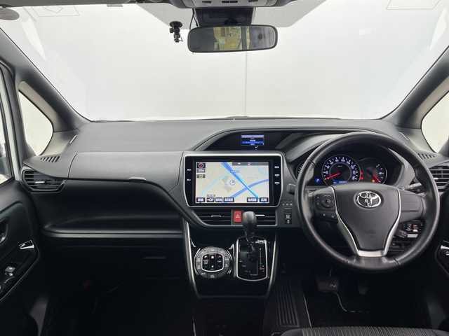 トヨタ ヴォクシー ZS 煌 千葉県 2018(平30)年 6万km ホワイトパールクリスタルシャイン 衝突軽減ブレーキ/純正１０インチＳＤナビ　/（フルセグ/Bluetooth/CD/DVD/FM/AM）/レーンキープアシスト　/オートハイビーム　/横滑り防止装置　/バックカメラ　/両側パワースライドドア　/クルーズコントロール　/ＬＥＤオートライト　/ＥＴＣ/スマートキー/電動格納ミラー