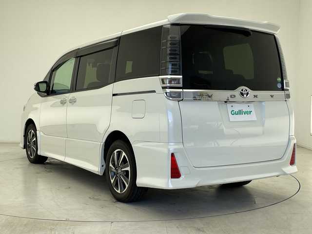 トヨタ ヴォクシー ZS 煌 千葉県 2018(平30)年 6万km ホワイトパールクリスタルシャイン 衝突軽減ブレーキ/純正１０インチＳＤナビ　/（フルセグ/Bluetooth/CD/DVD/FM/AM）/レーンキープアシスト　/オートハイビーム　/横滑り防止装置　/バックカメラ　/両側パワースライドドア　/クルーズコントロール　/ＬＥＤオートライト　/ＥＴＣ/スマートキー/電動格納ミラー