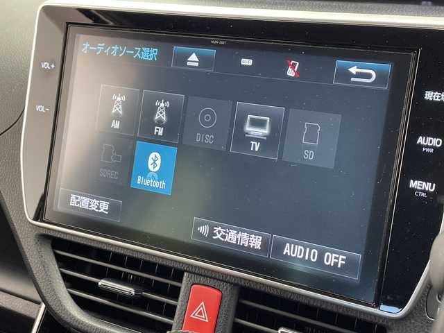 トヨタ ヴォクシー ZS 煌 千葉県 2018(平30)年 6万km ホワイトパールクリスタルシャイン 衝突軽減ブレーキ/純正１０インチＳＤナビ　/（フルセグ/Bluetooth/CD/DVD/FM/AM）/レーンキープアシスト　/オートハイビーム　/横滑り防止装置　/バックカメラ　/両側パワースライドドア　/クルーズコントロール　/ＬＥＤオートライト　/ＥＴＣ/スマートキー/電動格納ミラー