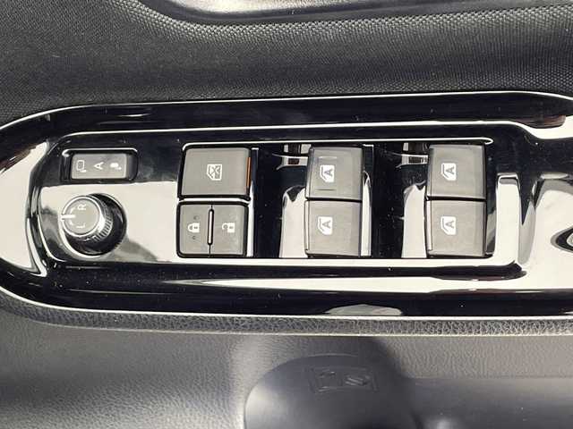 トヨタ ヴォクシー ZS 煌 千葉県 2018(平30)年 6万km ホワイトパールクリスタルシャイン 衝突軽減ブレーキ/純正１０インチＳＤナビ　/（フルセグ/Bluetooth/CD/DVD/FM/AM）/レーンキープアシスト　/オートハイビーム　/横滑り防止装置　/バックカメラ　/両側パワースライドドア　/クルーズコントロール　/ＬＥＤオートライト　/ＥＴＣ/スマートキー/電動格納ミラー