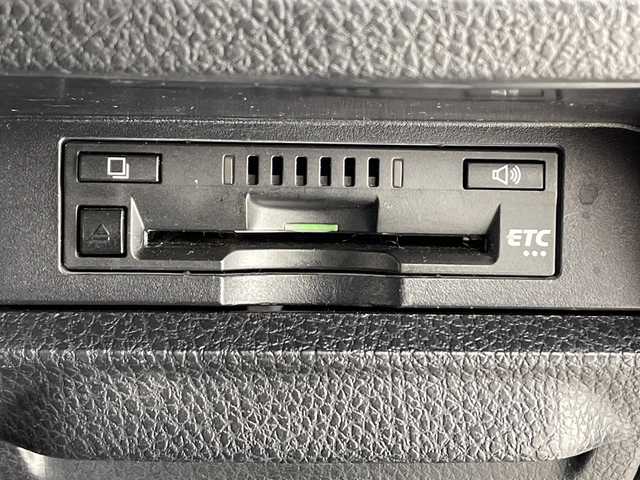 トヨタ ヴォクシー ZS 煌 千葉県 2018(平30)年 6万km ホワイトパールクリスタルシャイン 衝突軽減ブレーキ/純正１０インチＳＤナビ　/（フルセグ/Bluetooth/CD/DVD/FM/AM）/レーンキープアシスト　/オートハイビーム　/横滑り防止装置　/バックカメラ　/両側パワースライドドア　/クルーズコントロール　/ＬＥＤオートライト　/ＥＴＣ/スマートキー/電動格納ミラー