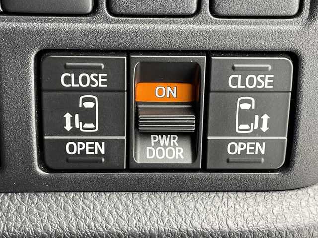 トヨタ ヴォクシー ZS 煌 千葉県 2018(平30)年 6万km ホワイトパールクリスタルシャイン 衝突軽減ブレーキ/純正１０インチＳＤナビ　/（フルセグ/Bluetooth/CD/DVD/FM/AM）/レーンキープアシスト　/オートハイビーム　/横滑り防止装置　/バックカメラ　/両側パワースライドドア　/クルーズコントロール　/ＬＥＤオートライト　/ＥＴＣ/スマートキー/電動格納ミラー