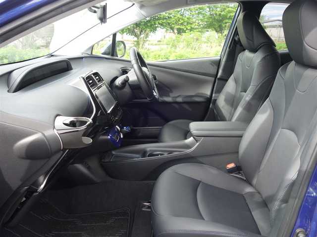 トヨタ プリウス S ツーリングセレクション 山形県 2017(平29)年 6万km ダークブルーマイカM 4WD/モデリスタエアロ/純正SDナビ/　　【CD DVD BT フルセグ】/バックカメラ/LEDオートヘッドライト/ソフトレザーシート/シートヒーター/純正17インチアルミホイール/ドライブレコーダー/アイドリングストップ/ステアリングスイッチ/電動格納ウィンカーミラー/フォグランプ/スマートキー