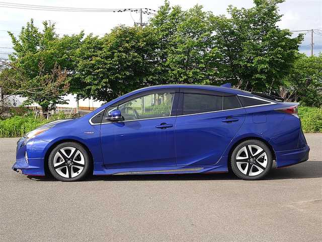 トヨタ プリウス S ツーリングセレクション 山形県 2017(平29)年 6万km ダークブルーマイカM 4WD/モデリスタエアロ/純正SDナビ/　　【CD DVD BT フルセグ】/バックカメラ/LEDオートヘッドライト/ソフトレザーシート/シートヒーター/純正17インチアルミホイール/ドライブレコーダー/アイドリングストップ/ステアリングスイッチ/電動格納ウィンカーミラー/フォグランプ/スマートキー