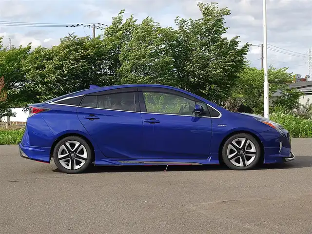トヨタ プリウス S ツーリングセレクション 山形県 2017(平29)年 6万km ダークブルーマイカM 4WD/モデリスタエアロ/純正SDナビ/　　【CD DVD BT フルセグ】/バックカメラ/LEDオートヘッドライト/ソフトレザーシート/シートヒーター/純正17インチアルミホイール/ドライブレコーダー/アイドリングストップ/ステアリングスイッチ/電動格納ウィンカーミラー/フォグランプ/スマートキー