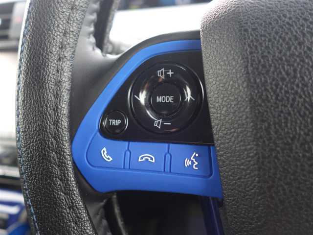 トヨタ プリウス S ツーリングセレクション 山形県 2017(平29)年 6万km ダークブルーマイカM 4WD/モデリスタエアロ/純正SDナビ/　　【CD DVD BT フルセグ】/バックカメラ/LEDオートヘッドライト/ソフトレザーシート/シートヒーター/純正17インチアルミホイール/ドライブレコーダー/アイドリングストップ/ステアリングスイッチ/電動格納ウィンカーミラー/フォグランプ/スマートキー