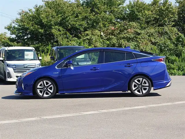 トヨタ プリウス S ツーリングセレクション 山形県 2017(平29)年 6万km ダークブルーマイカM 4WD/モデリスタエアロ/純正SDナビ/　　【CD DVD BT フルセグ】/バックカメラ/LEDオートヘッドライト/ソフトレザーシート/シートヒーター/純正17インチアルミホイール/ドライブレコーダー/アイドリングストップ/ステアリングスイッチ/電動格納ウィンカーミラー/フォグランプ/スマートキー