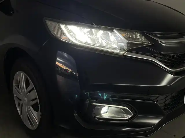 ホンダ フィット 13G L ホンダセンシング 群馬県 2019(令1)年 4.2万km クリスタルブラックパール 社外ナビ(CN-RE05D)/AM/FM/CD/DVD/BT/フルセグ/バックカメラ/ETC/ホンダセンシング/・衝突軽減ブレーキ〈CMBS〉/・誤発進抑制機能/・歩行者事故低減ステアリング/・路外逸脱抑制機能/・ACC〈アダプティブ・クルーズ・コントロー〉/・LKAS〈車線維持支援システム〉/・先行車発進お知らせ機能/・標識認識機能/アイドリングストップ/LEDヘッドライト/175/70R14 アルミホイール付きスタッドレスタイヤ4本車載/スマートキー/プッシュスタート