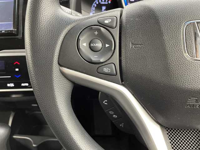ホンダ フィット 13G L ホンダセンシング 群馬県 2019(令1)年 4.2万km クリスタルブラックパール 社外ナビ(CN-RE05D)/AM/FM/CD/DVD/BT/フルセグ/バックカメラ/ETC/ホンダセンシング/・衝突軽減ブレーキ〈CMBS〉/・誤発進抑制機能/・歩行者事故低減ステアリング/・路外逸脱抑制機能/・ACC〈アダプティブ・クルーズ・コントロー〉/・LKAS〈車線維持支援システム〉/・先行車発進お知らせ機能/・標識認識機能/アイドリングストップ/LEDヘッドライト/175/70R14 アルミホイール付きスタッドレスタイヤ4本車載/スマートキー/プッシュスタート