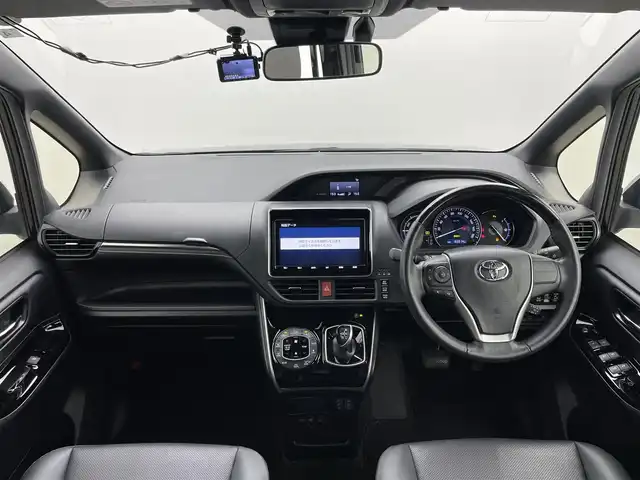 トヨタ エスクァイア ハイブリッド Gi 岡山県 2020(令2)年 7万km ボルドーマイカメタリック 純正9インチメモリナビゲーション		/【フルセグ/Bluetooth/DVD/MSV】/１２．１インチフリップダウンモニター/モデリスタエアロ		/バックカメラ		/純正15inアルミホイール+サマータイヤ：装着		/クルーズコントロール		/ビルトインETC		/LEDヘッドライト（AUTO機能付き）		/シートヒーター		/横滑り防止機能		/衝突軽減システム		/車線逸脱防止システム		/社外ドライブレコーダー				/プッシュスタート		/コーナーセンサー				/純正フロアマット		/新車保証書		/取扱説明書		/スペアキー×１