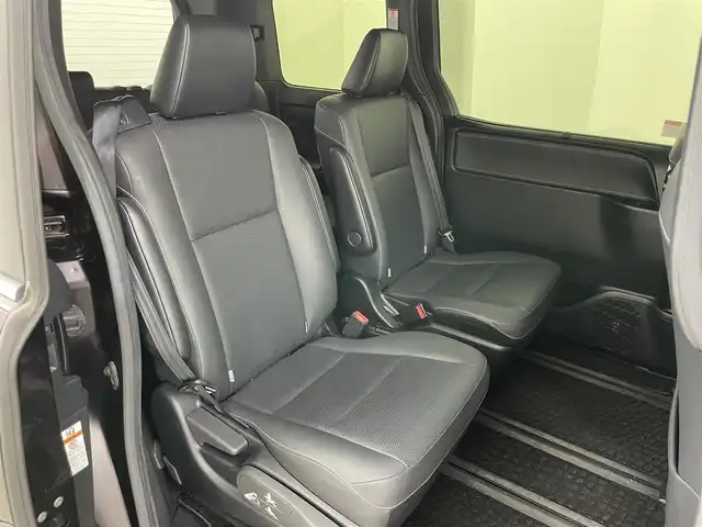 トヨタ エスクァイア ハイブリッド Gi 岡山県 2020(令2)年 7万km ボルドーマイカメタリック 純正9インチメモリナビゲーション		/【フルセグ/Bluetooth/DVD/MSV】/１２．１インチフリップダウンモニター/モデリスタエアロ		/バックカメラ		/純正15inアルミホイール+サマータイヤ：装着		/クルーズコントロール		/ビルトインETC		/LEDヘッドライト（AUTO機能付き）		/シートヒーター		/横滑り防止機能		/衝突軽減システム		/車線逸脱防止システム		/社外ドライブレコーダー				/プッシュスタート		/コーナーセンサー				/純正フロアマット		/新車保証書		/取扱説明書		/スペアキー×１