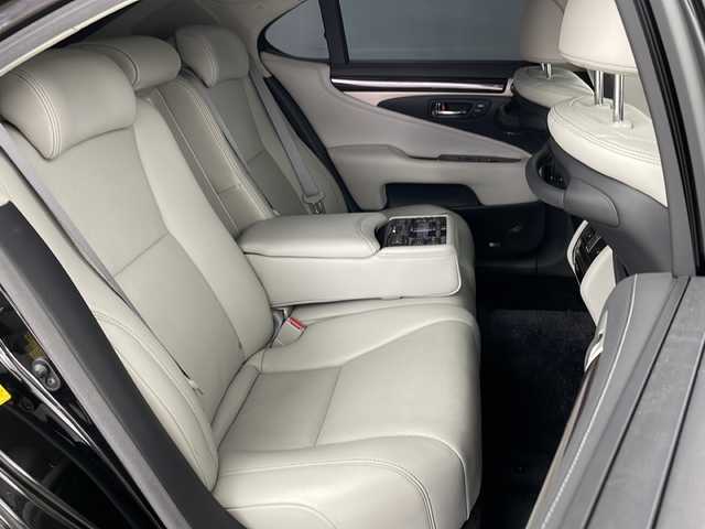 レクサス ＬＳ 600h バージョンL 道央・札幌 2013(平25)年 7万km スターライトブラックガラスフレーク ・4WD/・純正メモリナビ/CD/DVD/BT/USB/AUX/フルセグ/・マークレビンソンサラウンド/・バックカメラ/・後席モニター/・パワーバックドア/・プリクラッシュセーフティ/・ブラインドスポットモニター/・レーンキープアシスト/・レーダークルーズコントロール/・レザーシート/・前席シートヒーター/・前席ベンチレーション/・ステアリングヒーター/・前席パワーシート/・オートマチックハイビーム/・ドアミラーヒーター/・スマートキー/・純正18インチAW