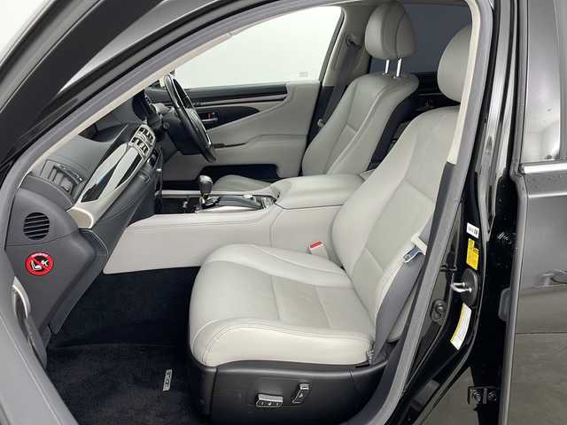 レクサス ＬＳ 600h バージョンL 道央・札幌 2013(平25)年 7万km スターライトブラックガラスフレーク ・4WD/・純正メモリナビ/CD/DVD/BT/USB/AUX/フルセグ/・マークレビンソンサラウンド/・バックカメラ/・後席モニター/・パワーバックドア/・プリクラッシュセーフティ/・ブラインドスポットモニター/・レーンキープアシスト/・レーダークルーズコントロール/・レザーシート/・前席シートヒーター/・前席ベンチレーション/・ステアリングヒーター/・前席パワーシート/・オートマチックハイビーム/・ドアミラーヒーター/・スマートキー/・純正18インチAW