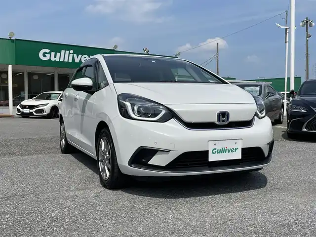 ホンダ フィット e:HEVホーム 千葉県 2020(令2)年 2.6万km プラチナホワイトパール ホンダセンシング/・衝突軽減ブレーキ/・レーンキープアシスト/・踏み間違え衝突軽減/・標識認識機能/・アダプティブクルーズコントロール/純正9インチSDナビ【VXU-205FTi】/・CD/DVD/MSV/Bluetooth/フルセグ/バックカメラ/スマートキー/前後コーナーセンサー/ハーフレザーシート/純正LEDヘッドライト/ブレーキオートホールド/社外15インチアルミホイール/ETC/本革巻きステアリング/ドアバイザー/新車時保証書＆取扱説明書