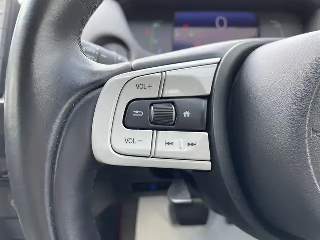 ホンダ フィット e:HEVホーム 千葉県 2020(令2)年 2.6万km プラチナホワイトパール ホンダセンシング/・衝突軽減ブレーキ/・レーンキープアシスト/・踏み間違え衝突軽減/・標識認識機能/・アダプティブクルーズコントロール/純正9インチSDナビ【VXU-205FTi】/・CD/DVD/MSV/Bluetooth/フルセグ/バックカメラ/スマートキー/前後コーナーセンサー/ハーフレザーシート/純正LEDヘッドライト/ブレーキオートホールド/社外15インチアルミホイール/ETC/本革巻きステアリング/ドアバイザー/新車時保証書＆取扱説明書