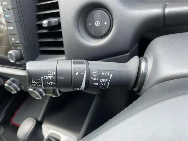 ホンダ フィット e:HEVホーム 千葉県 2020(令2)年 2.6万km プラチナホワイトパール ホンダセンシング/・衝突軽減ブレーキ/・レーンキープアシスト/・踏み間違え衝突軽減/・標識認識機能/・アダプティブクルーズコントロール/純正9インチSDナビ【VXU-205FTi】/・CD/DVD/MSV/Bluetooth/フルセグ/バックカメラ/スマートキー/前後コーナーセンサー/ハーフレザーシート/純正LEDヘッドライト/ブレーキオートホールド/社外15インチアルミホイール/ETC/本革巻きステアリング/ドアバイザー/新車時保証書＆取扱説明書