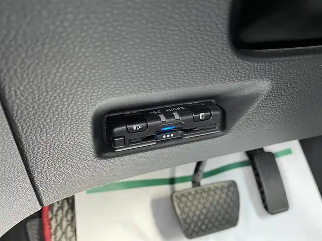 ホンダ フィット e:HEVホーム 千葉県 2020(令2)年 2.6万km プラチナホワイトパール ホンダセンシング/・衝突軽減ブレーキ/・レーンキープアシスト/・踏み間違え衝突軽減/・標識認識機能/・アダプティブクルーズコントロール/純正9インチSDナビ【VXU-205FTi】/・CD/DVD/MSV/Bluetooth/フルセグ/バックカメラ/スマートキー/前後コーナーセンサー/ハーフレザーシート/純正LEDヘッドライト/ブレーキオートホールド/社外15インチアルミホイール/ETC/本革巻きステアリング/ドアバイザー/新車時保証書＆取扱説明書