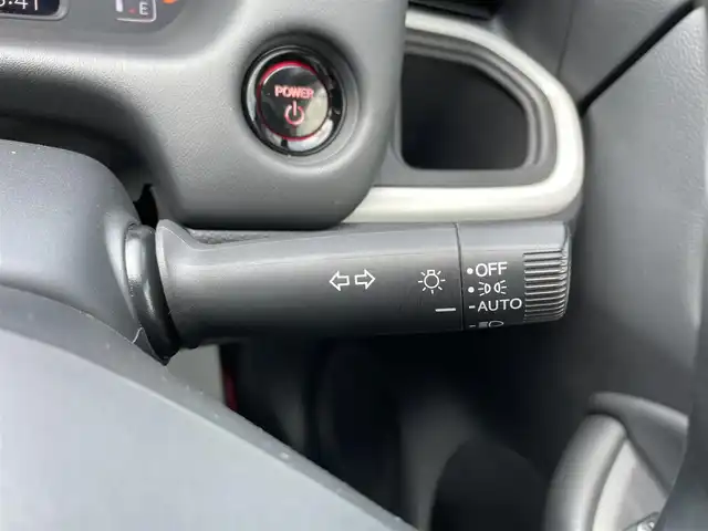 ホンダ フィット e:HEVホーム 千葉県 2020(令2)年 2.6万km プラチナホワイトパール ホンダセンシング/・衝突軽減ブレーキ/・レーンキープアシスト/・踏み間違え衝突軽減/・標識認識機能/・アダプティブクルーズコントロール/純正9インチSDナビ【VXU-205FTi】/・CD/DVD/MSV/Bluetooth/フルセグ/バックカメラ/スマートキー/前後コーナーセンサー/ハーフレザーシート/純正LEDヘッドライト/ブレーキオートホールド/社外15インチアルミホイール/ETC/本革巻きステアリング/ドアバイザー/新車時保証書＆取扱説明書