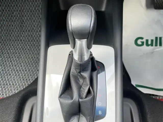 ホンダ フィット e:HEVホーム 千葉県 2020(令2)年 2.6万km プラチナホワイトパール ホンダセンシング/・衝突軽減ブレーキ/・レーンキープアシスト/・踏み間違え衝突軽減/・標識認識機能/・アダプティブクルーズコントロール/純正9インチSDナビ【VXU-205FTi】/・CD/DVD/MSV/Bluetooth/フルセグ/バックカメラ/スマートキー/前後コーナーセンサー/ハーフレザーシート/純正LEDヘッドライト/ブレーキオートホールド/社外15インチアルミホイール/ETC/本革巻きステアリング/ドアバイザー/新車時保証書＆取扱説明書