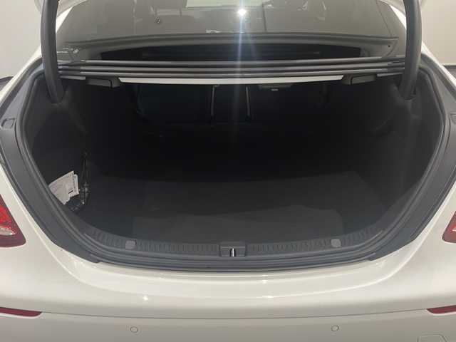 メルセデス・ベンツ Ｅ２００ 4マチック アバンギャルド 新潟県 2018(平30)年 5.5万km ポーラホワイト エクスクルーシブパッケージ/・自動開閉トランクリッド/・ヘッドアップディスプレイ/・エアバランスパッケージ（空気清浄機能、パフュームアトマイザー付）/・シートヒーター（後席）/レーダーセーフティパッケージ/・アクティブディスタンスアシスト・ディストロニック/・アクティブステアリングアシスト/・アクティブブレーキアシスト/・PRE-SAFEプラス（被害軽減ブレーキ付後方衝突警告システム）/360°カメラシステム/メモリー付パワーシート/シートヒーター（前席）/マルチファンクションステアリング（パドルシフト付）/HDDナビ/・Bluetooth/・フルセグ/AM/FM/・Applecarplay/SDカードスロット/ETC2.0/アイドリングストップ/プッシュスタート/クルーズコントロール/スタッドレスタイヤ車載