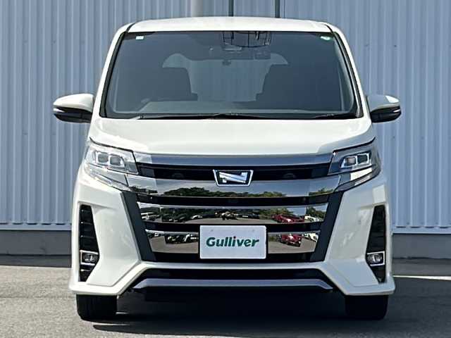 トヨタ ノア Si ダブルバイビーⅡ 愛媛県 2019(令1)年 7.9万km ラグジュアリーホワイトパールクリスタルシャインガラスフレーク 純正SDナビ/ETＣ/ドライブレコーダー前後/純正１６インチアルミ/コーナーセンサー前後/純正フロアマット/クルーズコントロール/バックカメラ/ハーフレザー/両側パワースライドドア/ウォークスルー/フルセグTV/Bluetooth/スマートキー/スペアキー/レーンキープアシスト/オートライト/オートLEDヘッドライト/保証書/取扱説明書