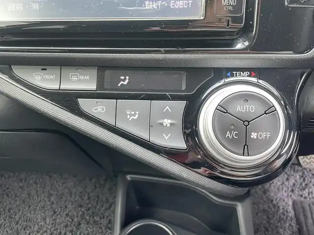 トヨタ アクア S 島根県 2015(平27)年 4.5万km ディープアメジストマイカメタリック ワンオーナー/純正ＳＤナビ/フルセグTV/ＤＶＤ再生/Ｂｌｕｅｔｏｏｔｈ/スマートキー/プッシュスタート/アイドリングストップ/オートライト　/オートエアコン/横滑り防止装置　/純正フロアマット　/保証書　/取扱説明書　/スペアキー１本/スタッドレスタイヤ＆ホイール4本セット積込み